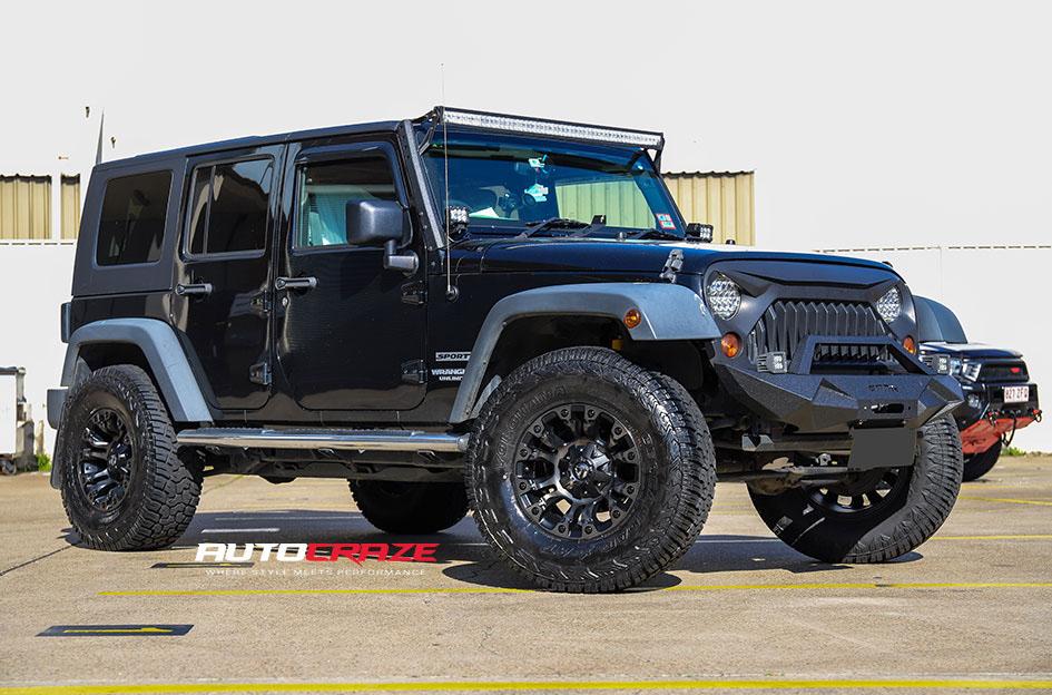 JEEP-WRANGLER-VAPOR-BLACK-MACHINED-WITH-DARK-TINT